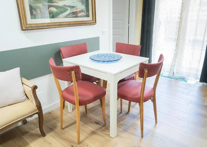 Domus 111 2 Bedroom Apartament