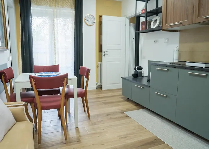 Domus 111 2 Bedroom Apartament *